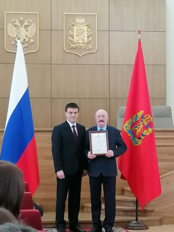 Губернатор края вручил Благодарность Минхабиру Садыкову.