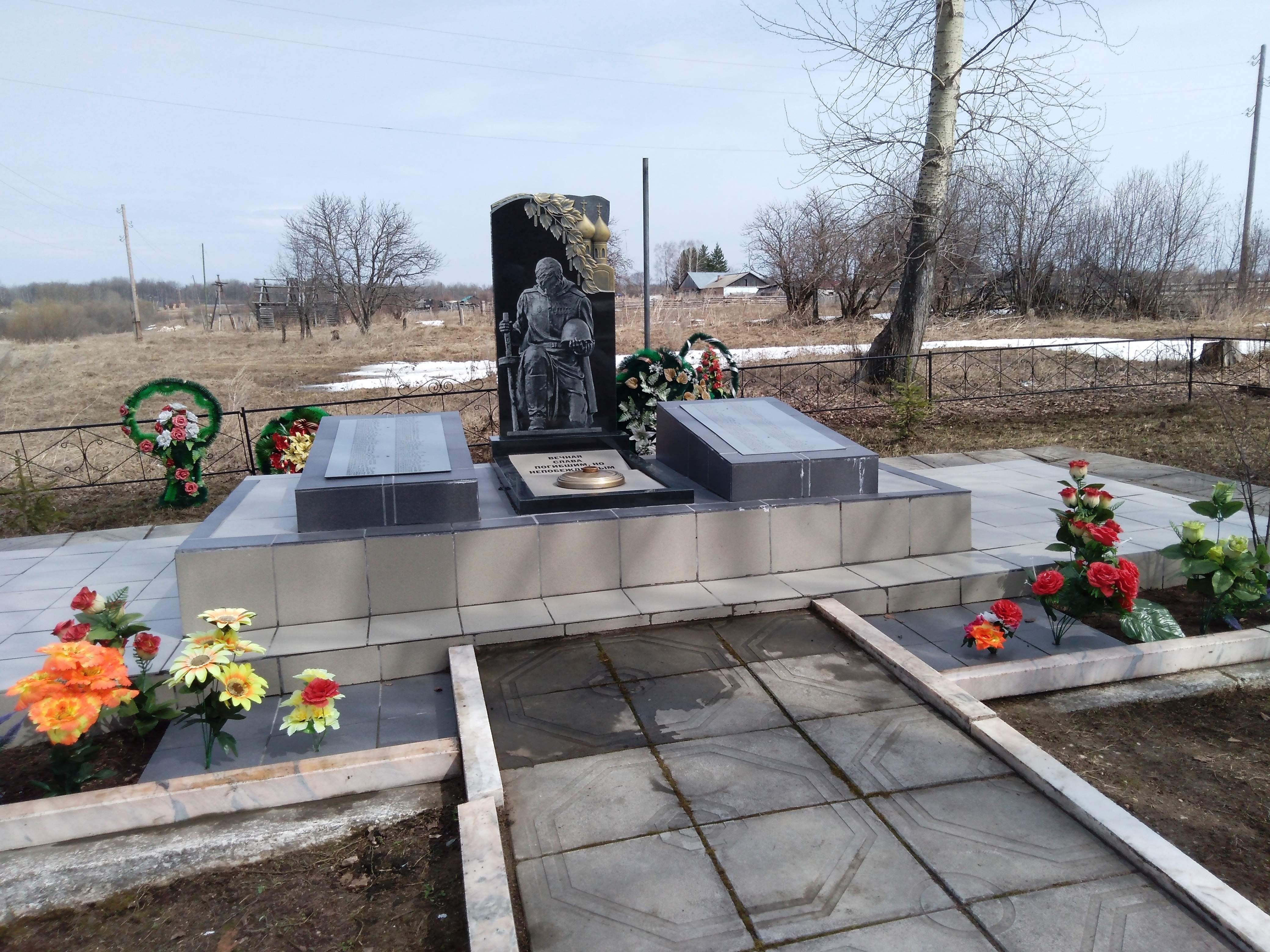 Мемориалы и памятники Бирилюсского района. Полевое..