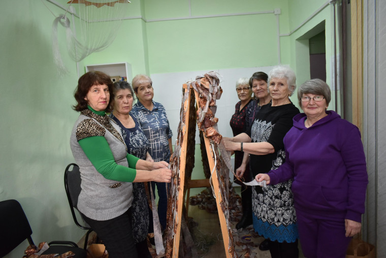 "Крылья души" плетут сети для отправки в зону СВО. "Крылья души" плетут сети для отправки в зону СВО.