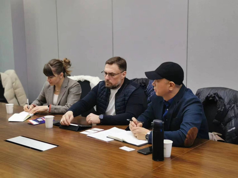 Красноярские бизнесмены презентовали в Пекине свою продукцию АПК и пищевой промышленности. Красноярские бизнесмены презентовали в Пекине свою продукцию АПК и пищевой промышленности.
