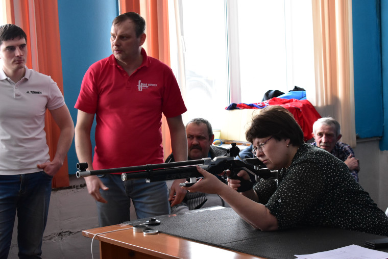 Нет таких институтов, где учат работать главой сельсовета. Нет таких институтов, где учат работать главой сельсовета.