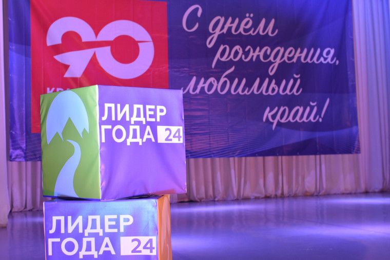 Лидеры года получили дипломы и сертификаты.. Лидеры года получили дипломы и сертификаты..